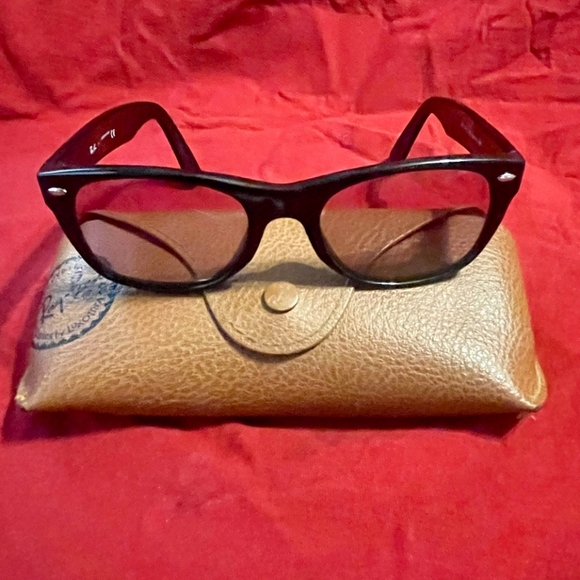 Womens Ray-Bans Wayfarer Sunglasses - Picture 1 of 3